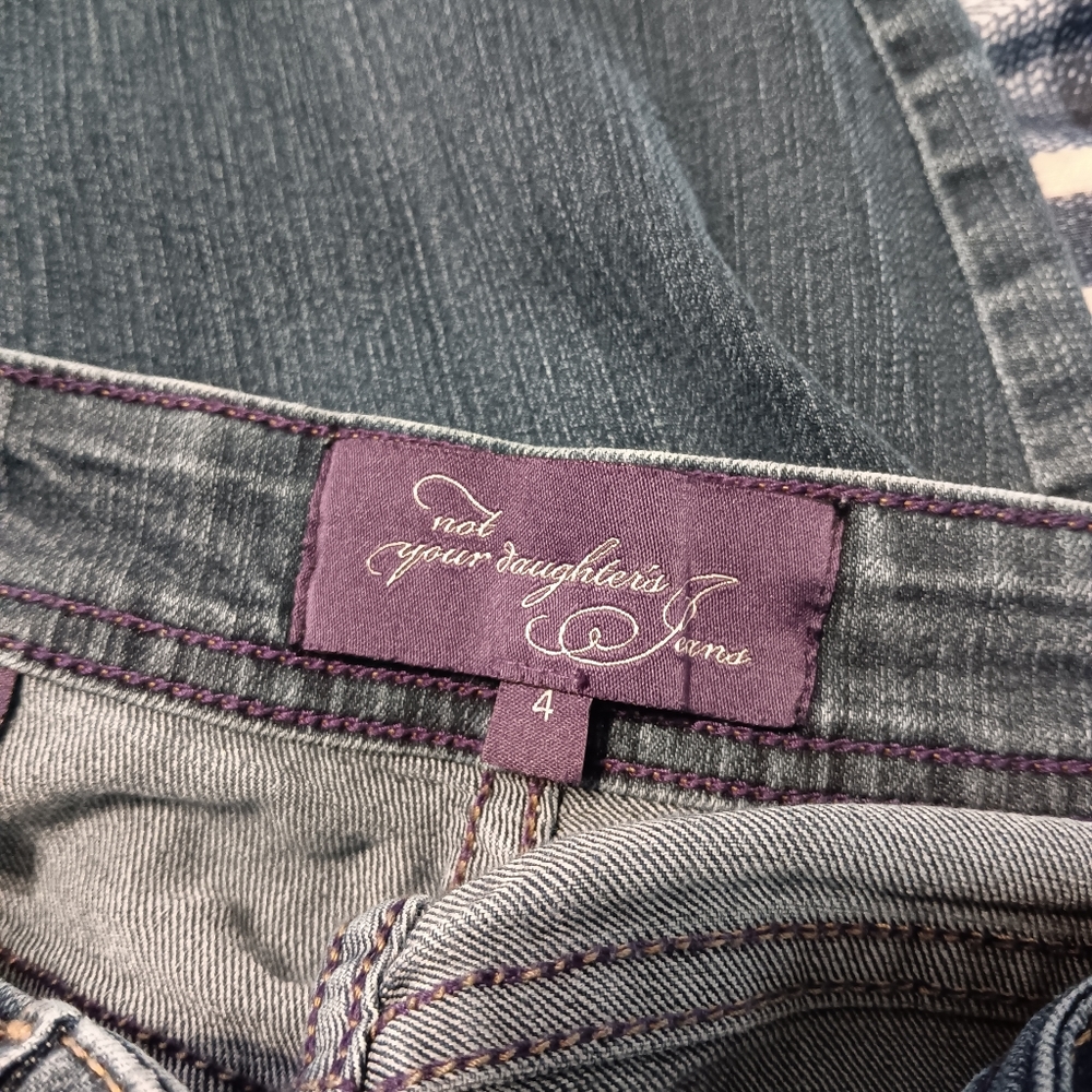 Not your daughter's jeans size 4 Capri dark blue denim with lift tuck technology - Picture 7 of 9